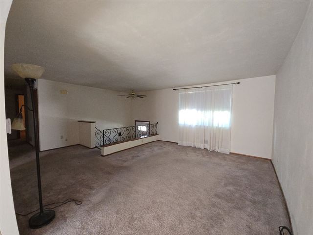 103 Castle Dr, West Mifflin, PA 15122
