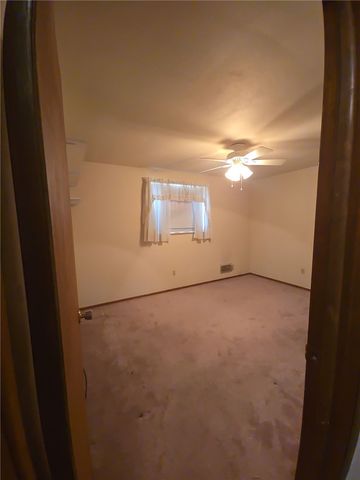 103 Castle Dr, West Mifflin, PA 15122