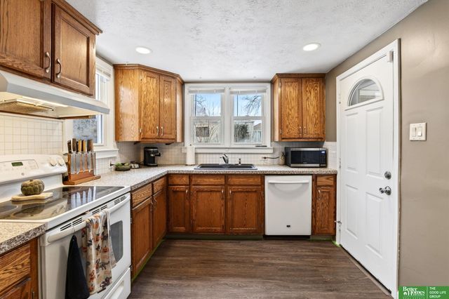 6923 N 60th Street, Omaha, NE 68152