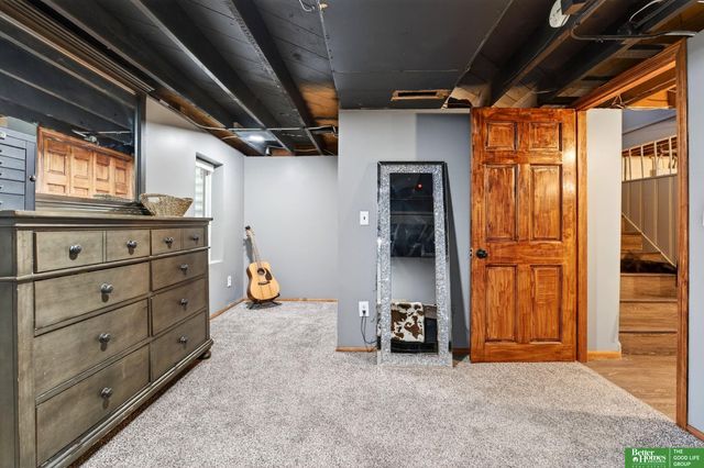 6923 N 60th Street, Omaha, NE 68152