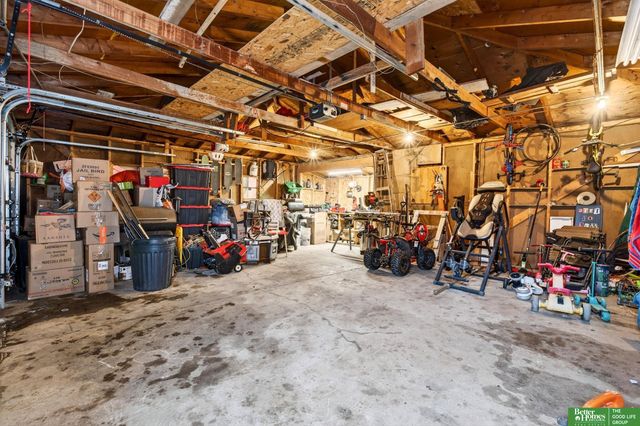 6923 N 60th Street, Omaha, NE 68152