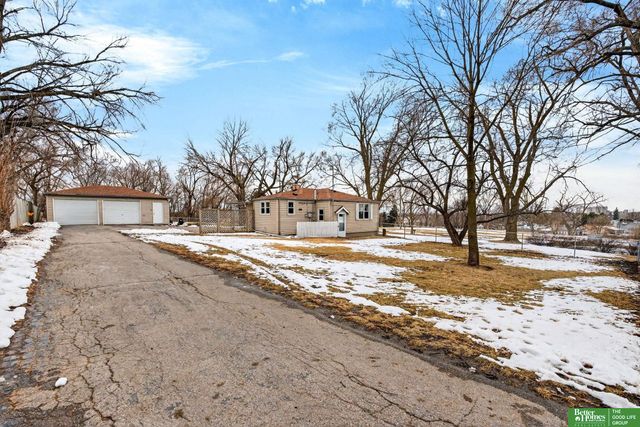 6923 N 60th Street, Omaha, NE 68152