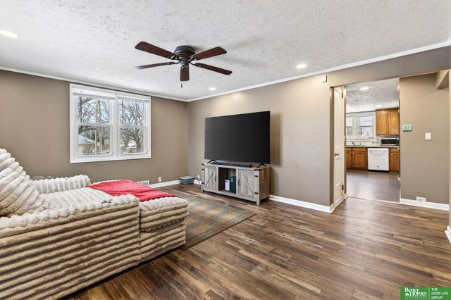 6923 N 60th Street, Omaha, NE 68152
