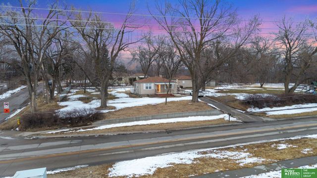 6923 N 60th Street, Omaha, NE 68152