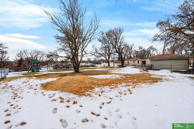 6923 N 60th Street, Omaha, NE 68152