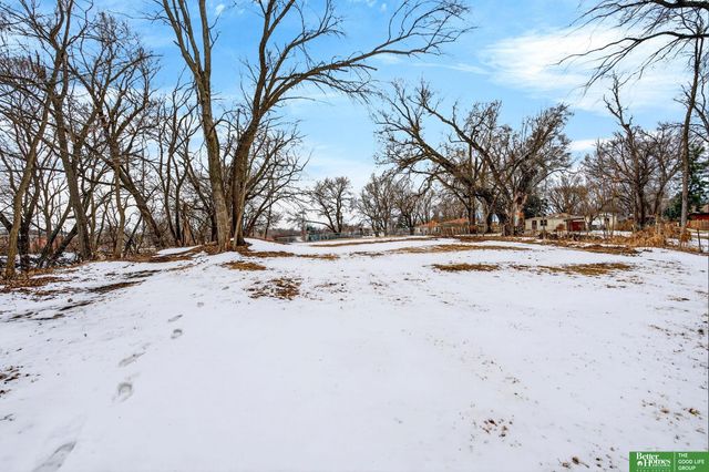 6923 N 60th Street, Omaha, NE 68152