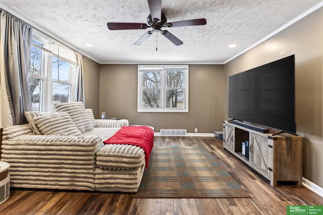 6923 N 60th Street, Omaha, NE 68152