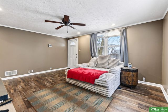 6923 N 60th Street, Omaha, NE 68152