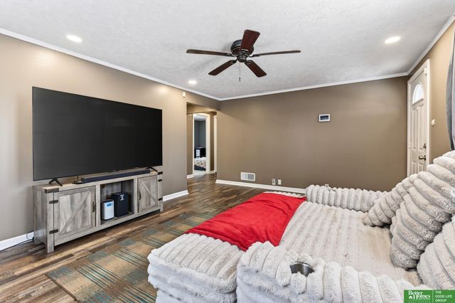 6923 N 60th Street, Omaha, NE 68152