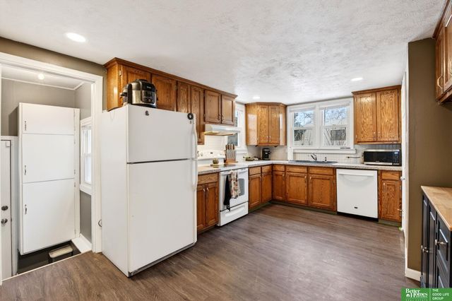 6923 N 60th Street, Omaha, NE 68152