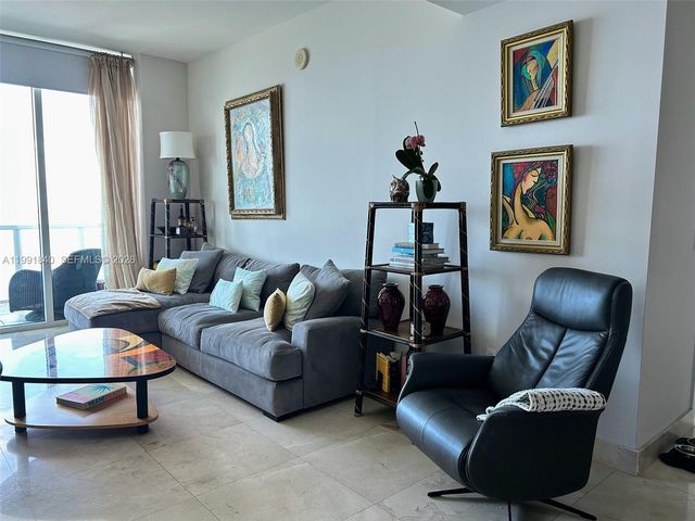 218 SE 14th St TS303, Miami, FL 33131