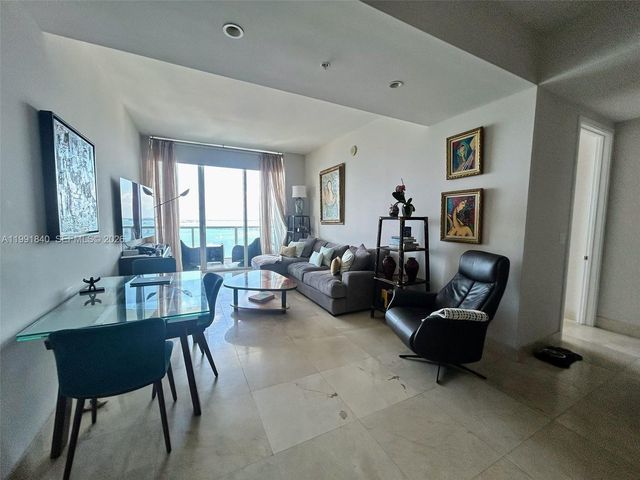 218 SE 14th St TS303, Miami, FL 33131