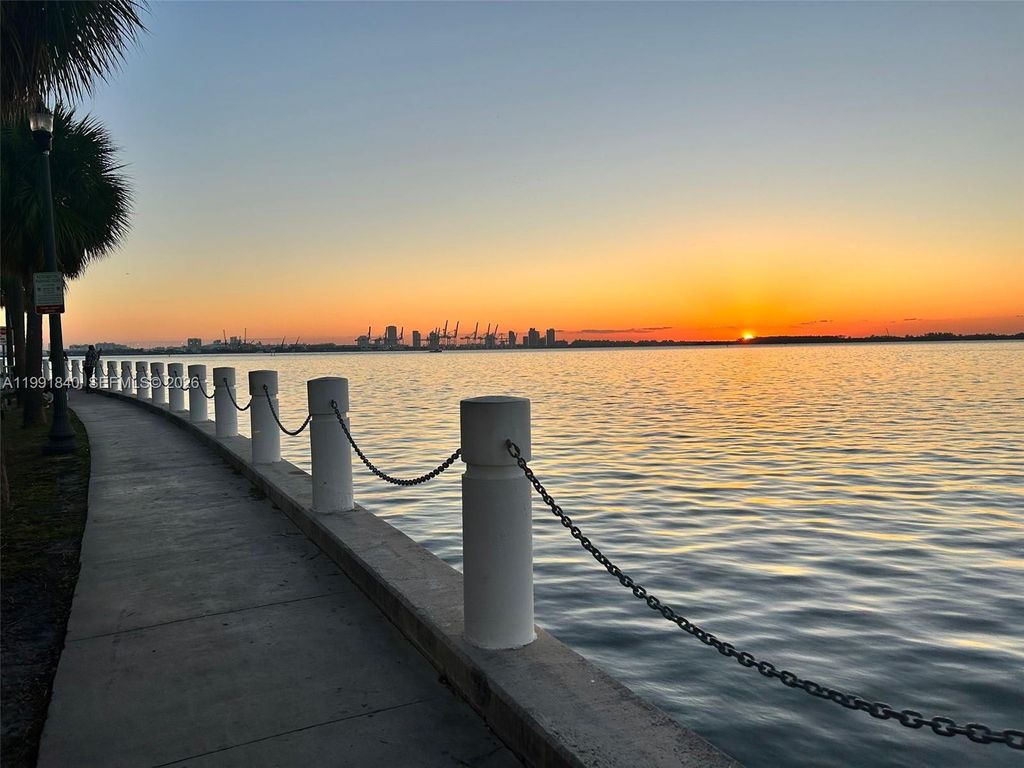 218 SE 14th St TS303, Miami, FL 33131