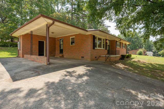901 S 10th Street, Bessemer City, NC 28016