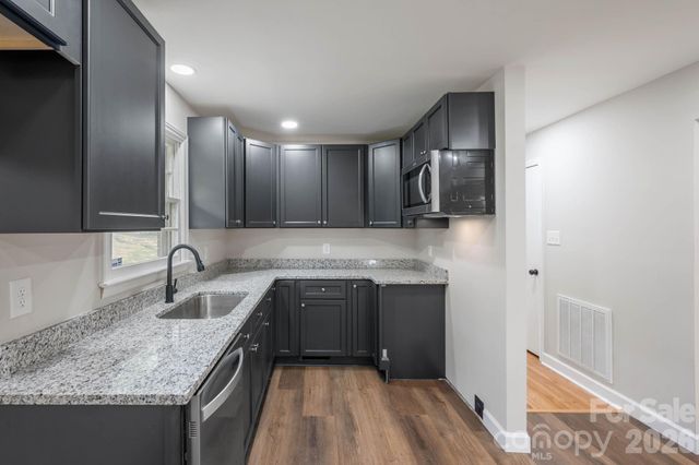 901 S 10th Street, Bessemer City, NC 28016