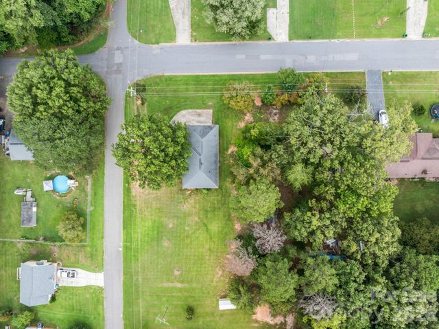 901 S 10th Street, Bessemer City, NC 28016