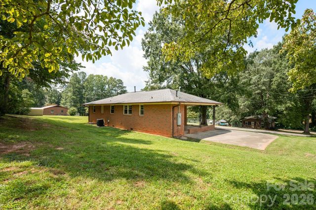 901 S 10th Street, Bessemer City, NC 28016