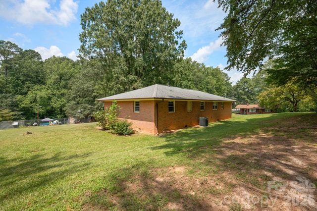 901 S 10th Street, Bessemer City, NC 28016