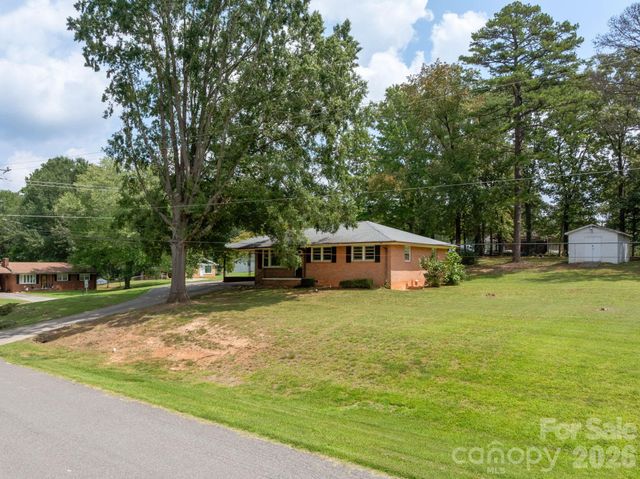 901 S 10th Street, Bessemer City, NC 28016