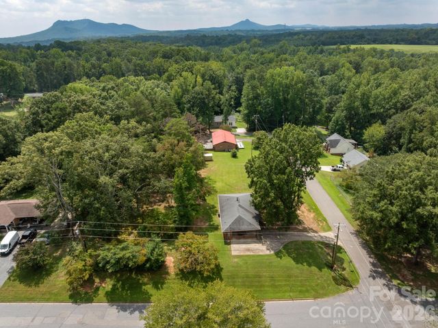 901 S 10th Street, Bessemer City, NC 28016