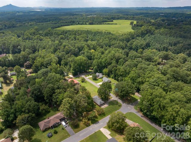 901 S 10th Street, Bessemer City, NC 28016