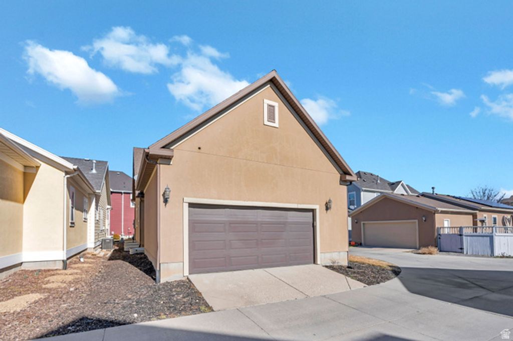 Image 22 of property listing at 10227 S OQUIRRH LAKE RD, South Jordan, UT 84095