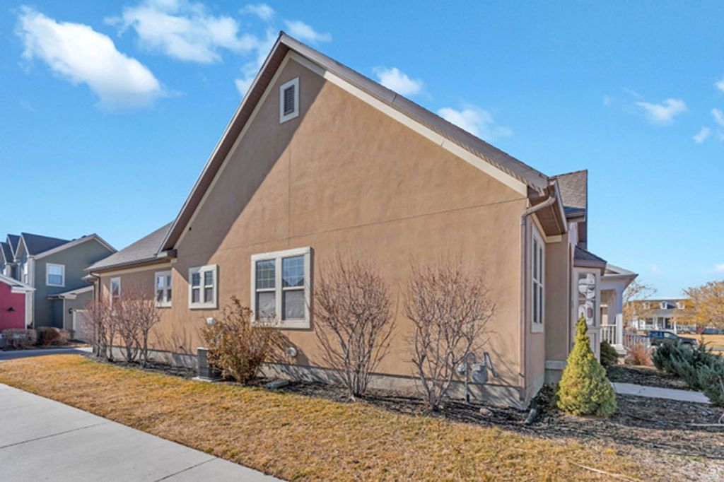 Image 23 of property listing at 10227 S OQUIRRH LAKE RD, South Jordan, UT 84095