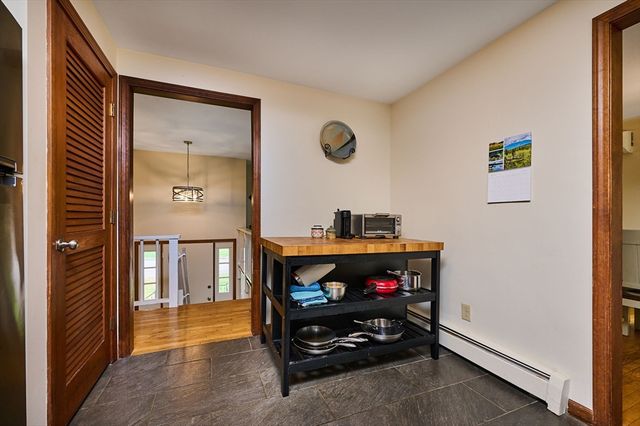 10 Robin Rd, Easthampton, MA 01027