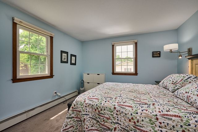 10 Robin Rd, Easthampton, MA 01027