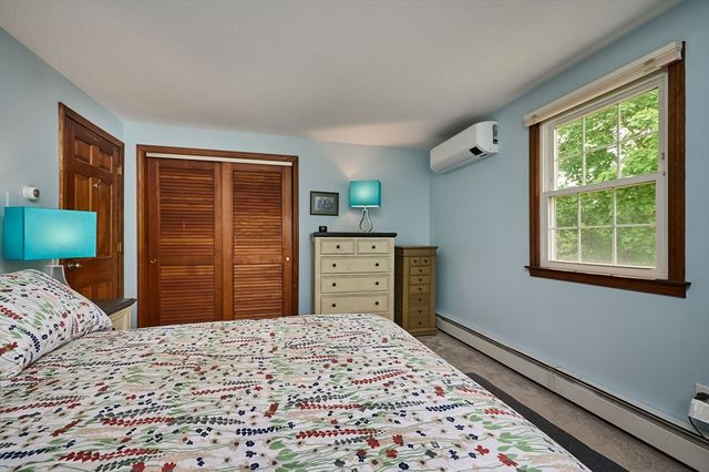 10 Robin Rd, Easthampton, MA 01027