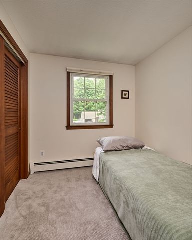 10 Robin Rd, Easthampton, MA 01027