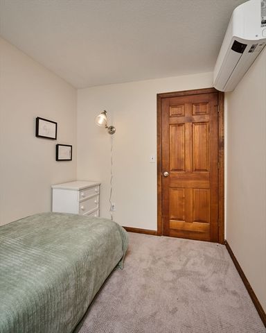 10 Robin Rd, Easthampton, MA 01027