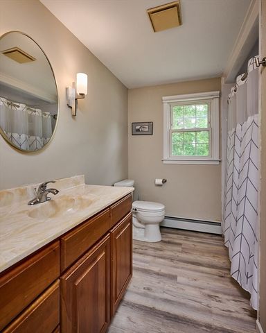 10 Robin Rd, Easthampton, MA 01027