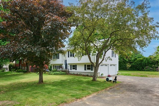 10 Robin Rd, Easthampton, MA 01027