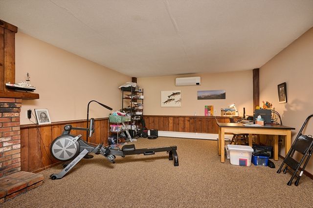 10 Robin Rd, Easthampton, MA 01027