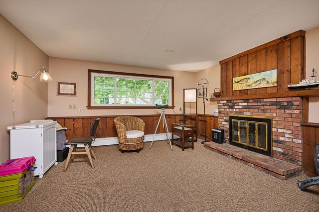 10 Robin Rd, Easthampton, MA 01027