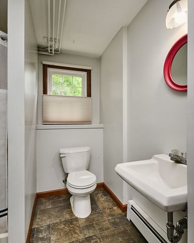 10 Robin Rd, Easthampton, MA 01027