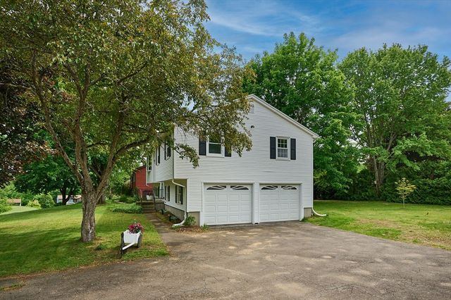 10 Robin Rd, Easthampton, MA 01027