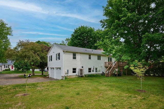 10 Robin Rd, Easthampton, MA 01027