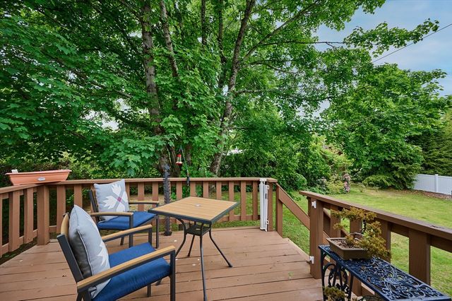 10 Robin Rd, Easthampton, MA 01027
