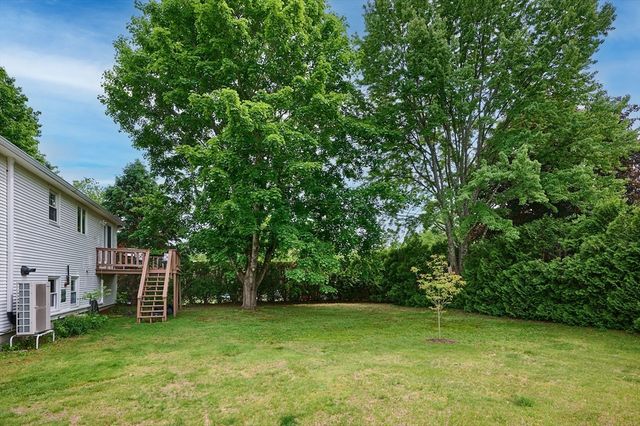 10 Robin Rd, Easthampton, MA 01027