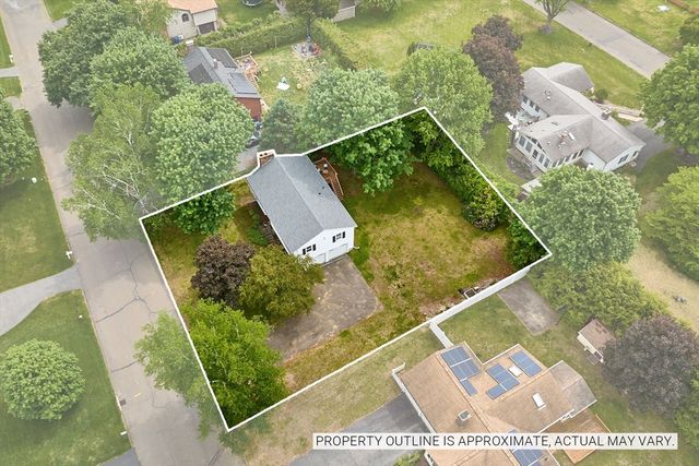 10 Robin Rd, Easthampton, MA 01027