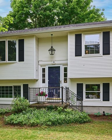 10 Robin Rd, Easthampton, MA 01027
