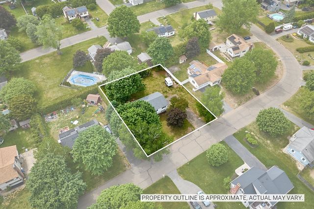 10 Robin Rd, Easthampton, MA 01027