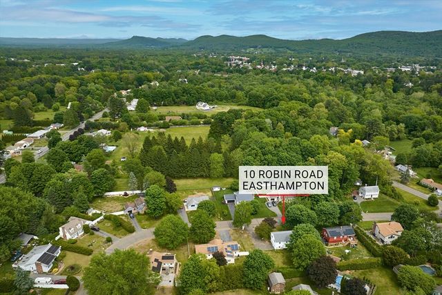 10 Robin Rd, Easthampton, MA 01027