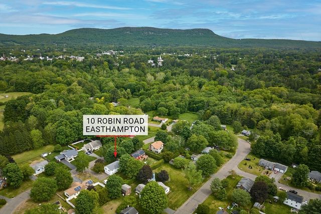 10 Robin Rd, Easthampton, MA 01027