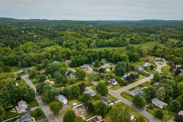 10 Robin Rd, Easthampton, MA 01027