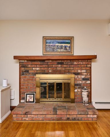10 Robin Rd, Easthampton, MA 01027