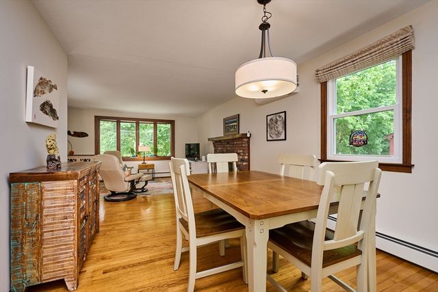 10 Robin Rd, Easthampton, MA 01027