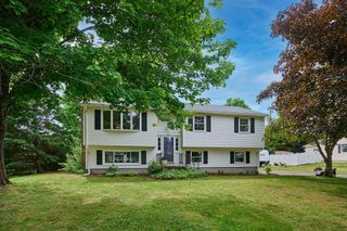 10 Robin Rd, Easthampton, MA 01027